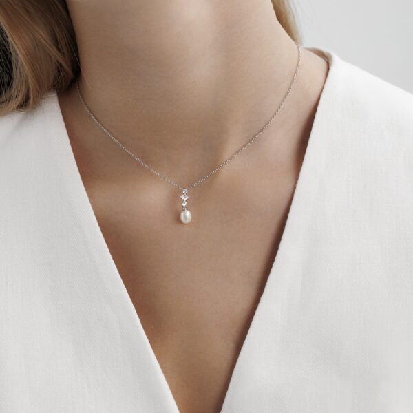 Gaura Pearls Édesvízi Kagylógyöngy Nyaklánc Cirkónia medállal Ródiumozott 925 Ezüsttel - Image 3