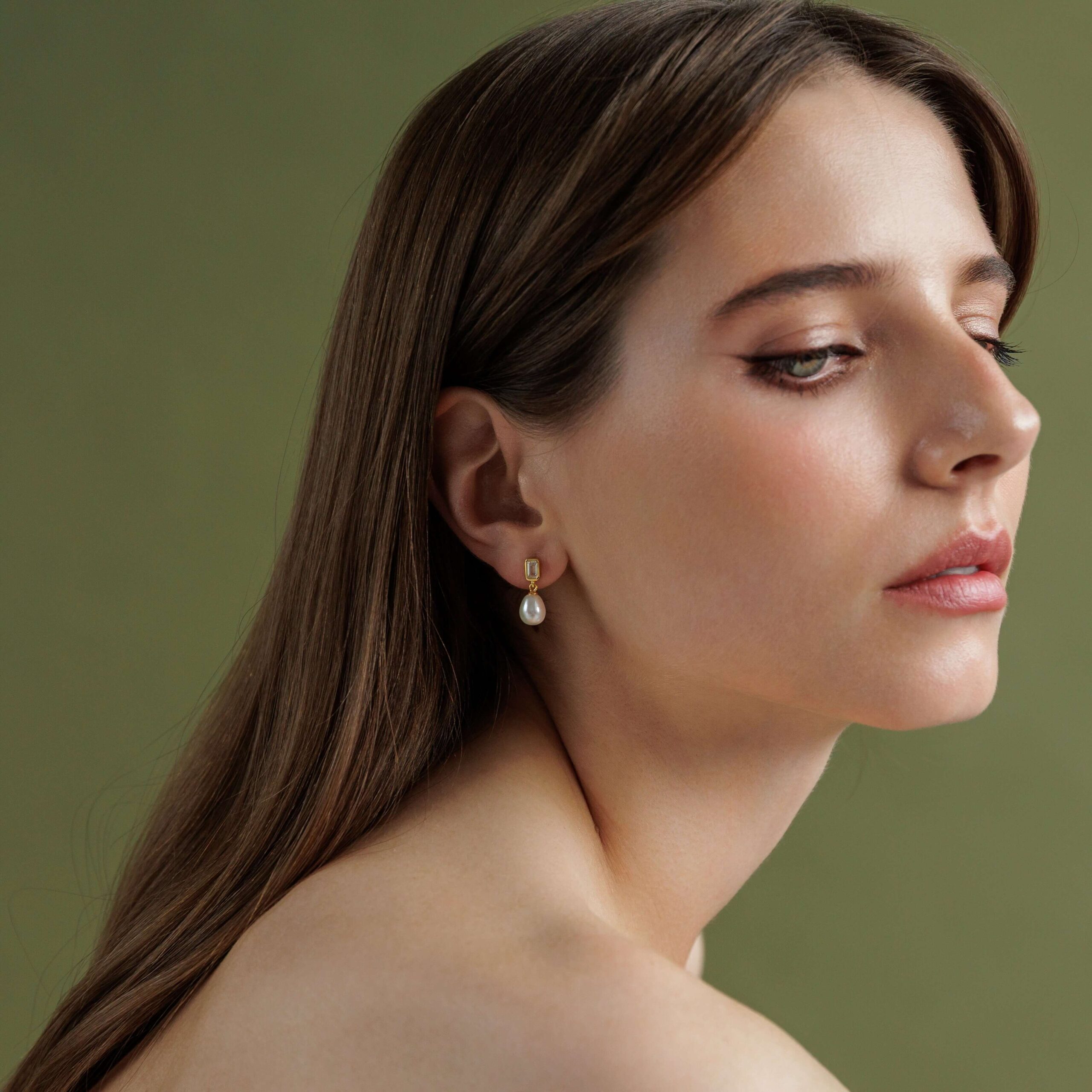 Gaura Pearls 14K Arany bevonatú 925 Ezüst Fülbevaló Édesvízi Gyönggyel Cirkónia Kristállyal - Image 2