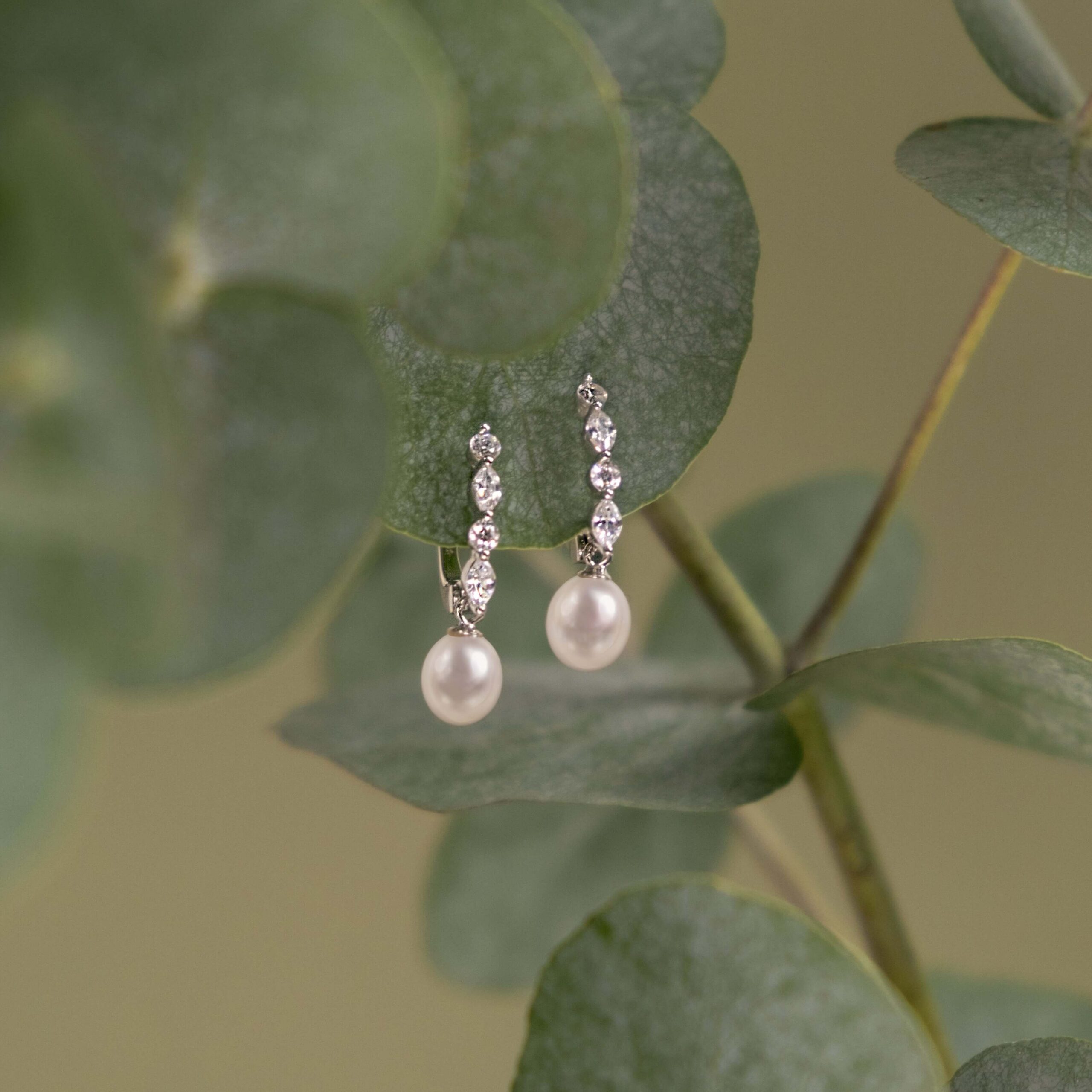 Gaura Pearls Ródiumozott 925 Ezüst Fülbevaló Édesvízi Gyönggyel Cirkónia Kristályokkal - Image 3